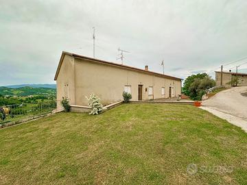 Casa e terreno a Nocera Umbra