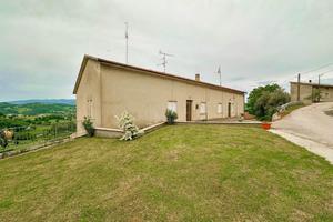 Casa e terreno a Nocera Umbra