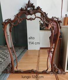 Specchio con cornice in legno 