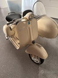 Modellino Vespa 1:8
