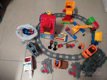 treno duplo lego con binari e accessori vari 