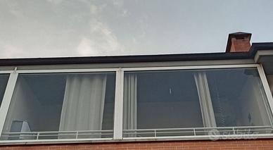 Struttura per copertura balcone con telo in PVC