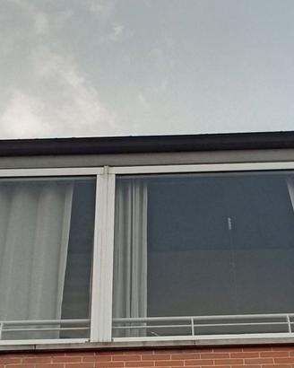 Struttura con telo in PVC per chiusura terrazzo