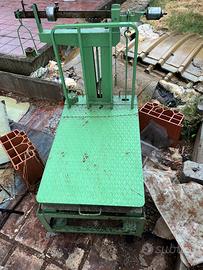 Bilancia bascula in ferro antica