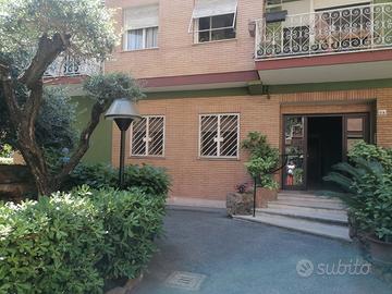 Singola V.le Jonio ingresso metro b1 600