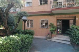 Singola V.le Jonio ingresso metro b1 600