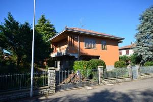 VILLA INDIPENDENTE CON GIARDINO PRIVATO CRESPELLAN