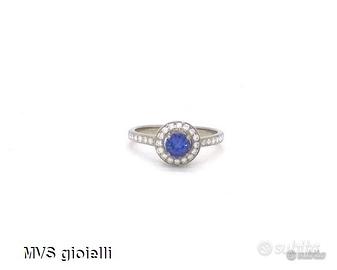 Anello in oro bianco con tanzanite e diamanti