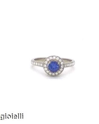 Anello in oro bianco con tanzanite e diamanti