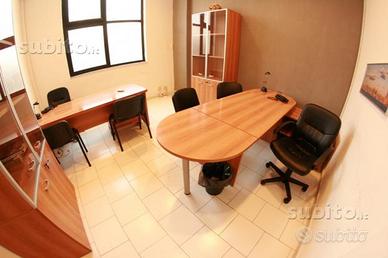 Ufficio attrezzato pronto con posti auto