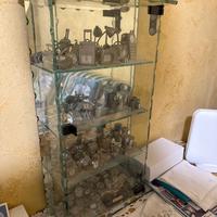 Vetrina collezione miniature di orologi vari