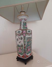 Lampada da tavolo cinese con paralume