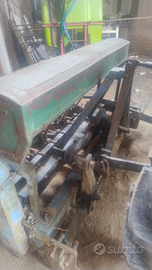 Vecchia seminatrice grano