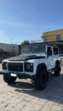 Land Rover Defender 90 TD5 2011 2.4 (autocarro)