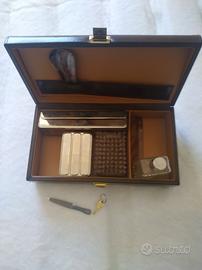 portaoggetti da viaggio in pelle marrone