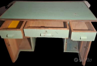 scrivania in legno