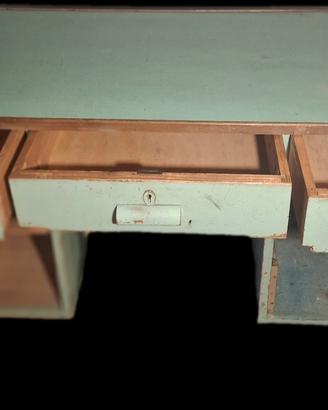 scrivania in legno
