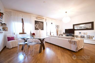 Ampio Trilocale con Giardino interno e P.Auto