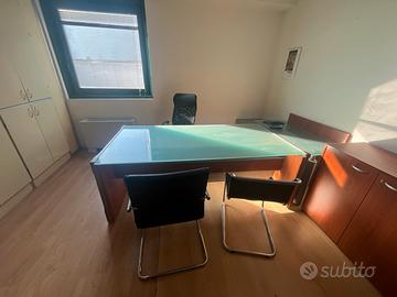 Mobili ufficio - scrivania - vetrina