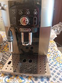 Macchina del caffè De Longhi Magnifica