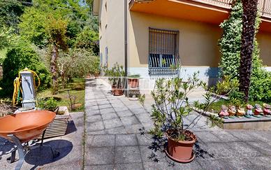 Casa indipendente con giardino, 2 appartamenti e g