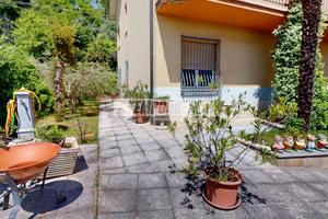 Casa indipendente con giardino, 2 appartamenti e g