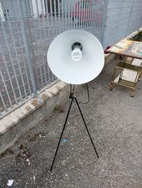 Lampadario da tre piedi