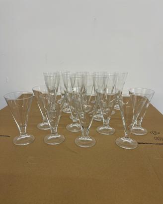 Servizio 19 bicchieri cristallo vintage