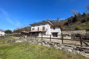 CASA INDIPENDENTE CON DUE APPARTAMENTI INDIPEND...