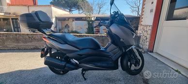 Yamaha Xmax 300 super accessoriato 
