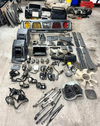 Nissan patrol GR ricambi  solo in foto