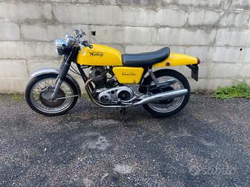 Norton Commando 750 fastback