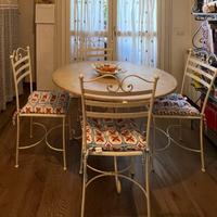 Tavolo con sedie stile country