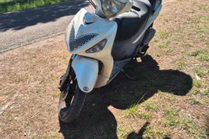 Suzuki UX Sixteen 150 - 2010 da riparare