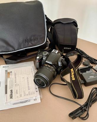 Fotocamera NIKON D3000.