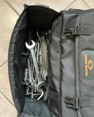 Borsa porta attrezzi con attrezzi vari,