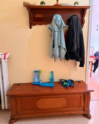 Cassapanca con appendiabiti
