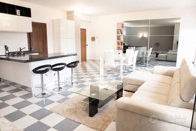 Loft / Open Space di 92 m² con 1 locale a Sassari