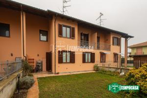 VILLA A SCHIERA ( quadrilocale doppi servizi )