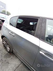 Porta posteriore dx BMW 120D anno 2005 codice moto