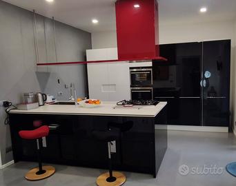 Cucina con isola o penisola Ernestomeda trattabile