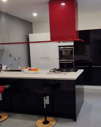 Cucina con isola o penisola Ernestomeda trattabile