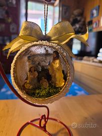 Palla Natalizia Innevata Aperta con Presepe