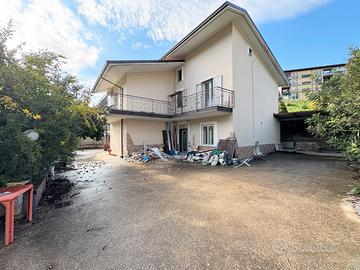 Villa indipendente con giardino