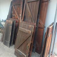 Scuroni in legno per finestre e porte