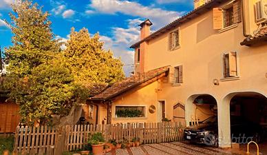 Casa affiancara in borgo