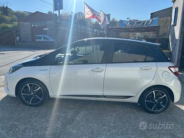 Toyota Yaris HYBRID