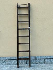 Antica grande scala in legno allungabile