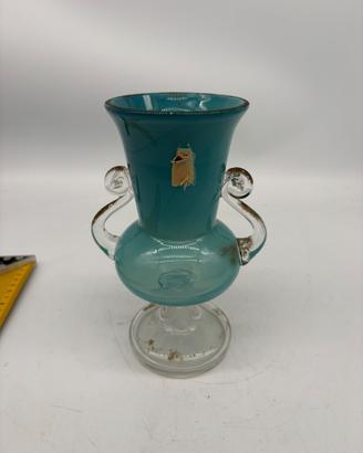 Vaso ad anfora con manici scultorei in vetro