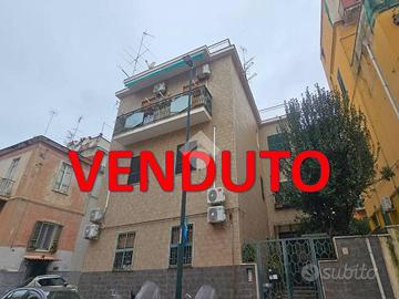 3 LOCALI A NAPOLI